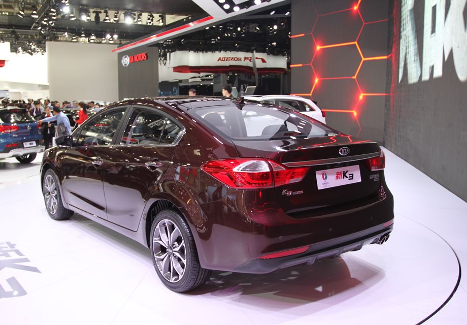 ���䳵�ͣ��䱸��ת�����ơ�ä�����ϵͳ��̥ѹ��⡢�µ��𲽸���ϵͳ��ǰ���״����ȫ���Һ�ESC�����ȶ�ϵͳ�ȡ�