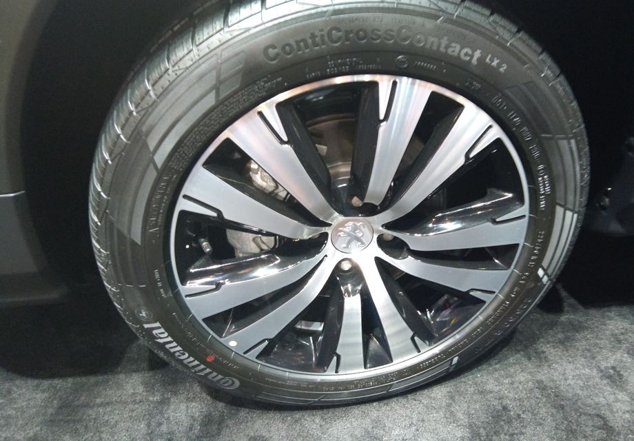 ����ϵͳ��2.0L������ƥ�����5���ֶ���6������һ������䣻��1.6T������ƥ�����6������һ������䡣