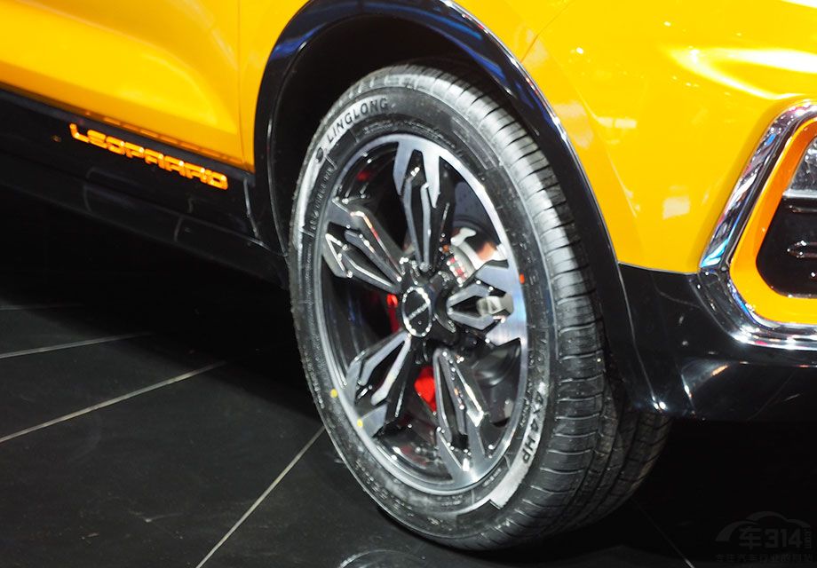 �Ա�CS10����18���ɫ��챣������ɫ��ǯ��չ���˺ܺõ��˶���Ϣ��