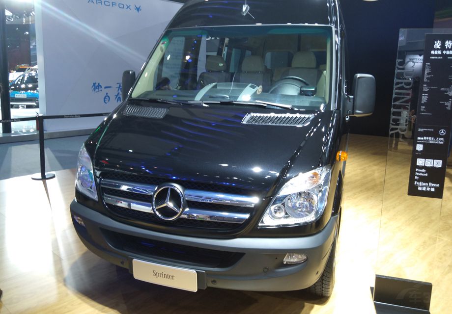 ���м��������ͳ�������泵���ߴ�Ϊ5910/1993/2840mm�����Ϊ3665mm��������ṩ8-9����10-13���Լ�14�����͹�ѡ��