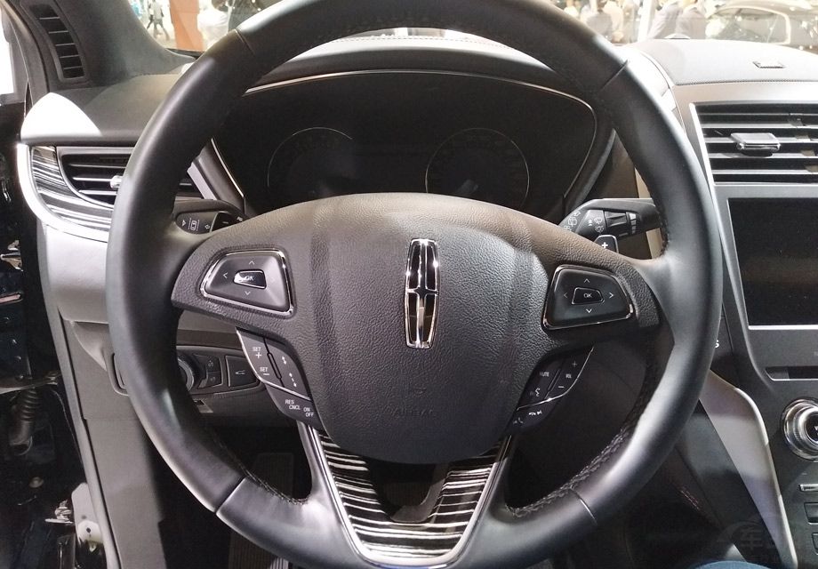 ����ʽ�Ķ๦�ܷ����̼�����ɫװ�λ����л�����Ƭ�����пƼ��С�