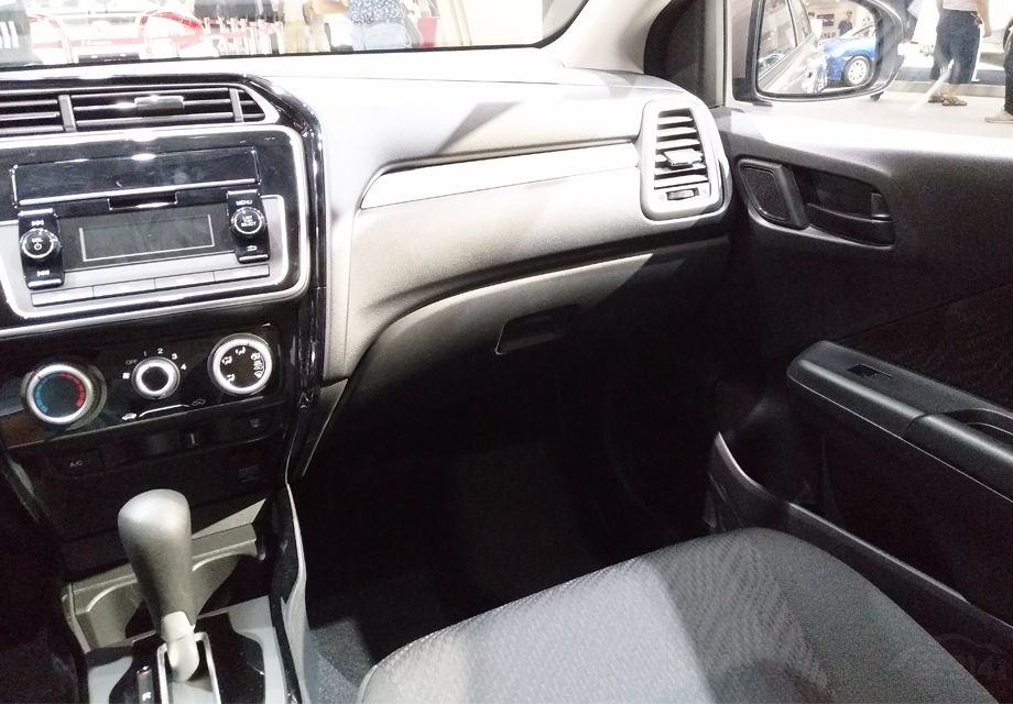 �������棬���ص����οƼ���1.5L���������ṩ5���ֶ��������CVT�������ѡ��