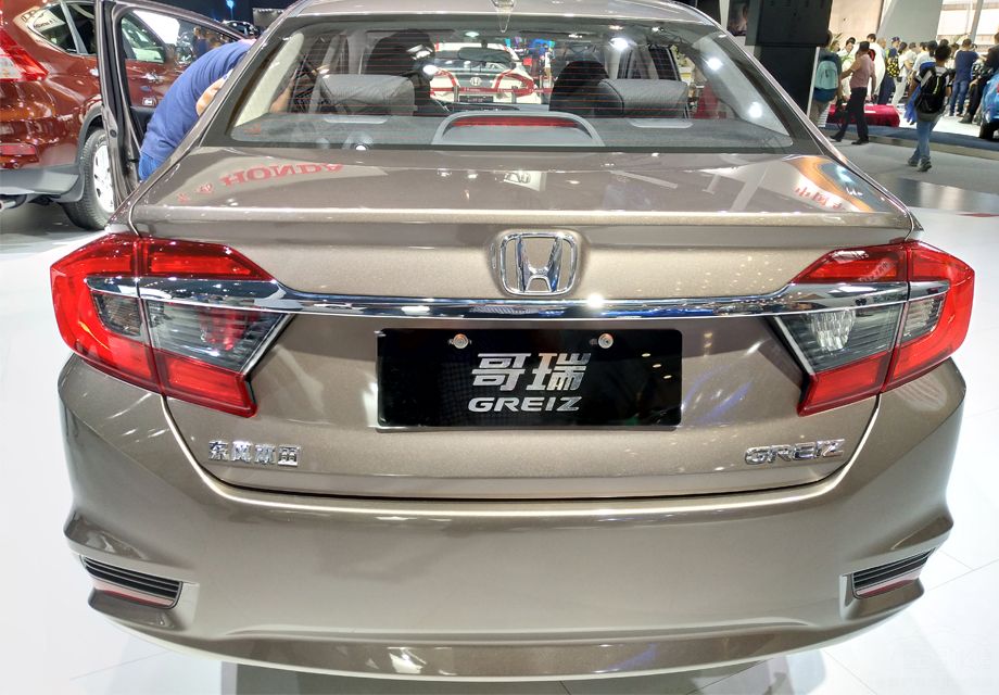 ����ĳ����߷ֱ�Ϊ4495mm/1705mm/1477mm�����Ϊ2600mm����ȷ淶�ߴ��������ӡ�