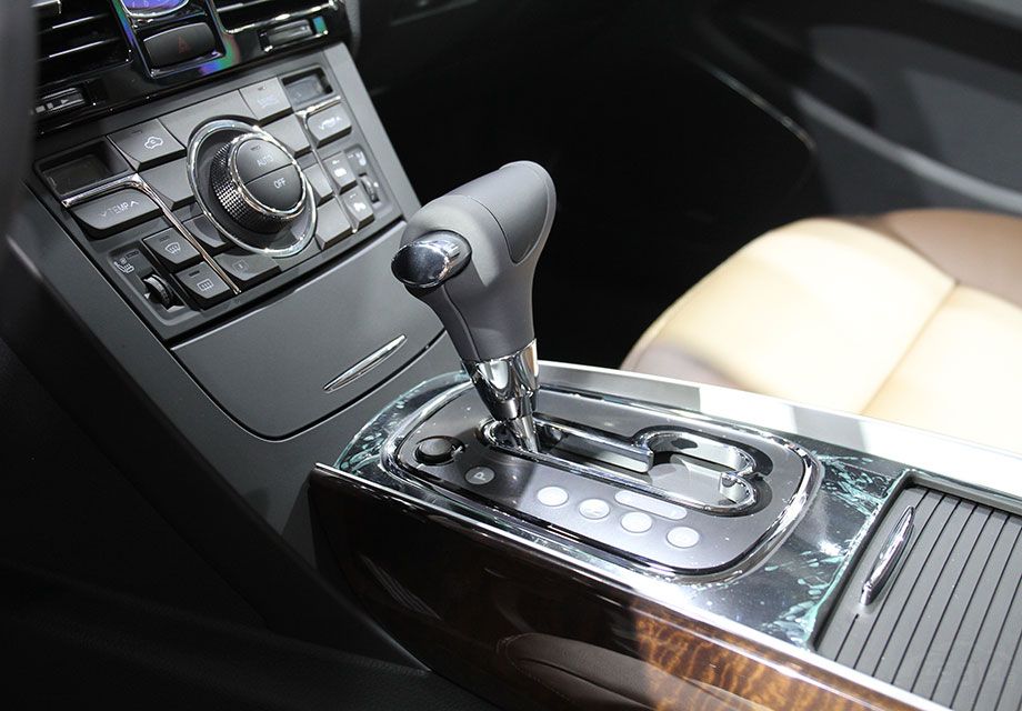 ����H7������2.0T��3.0L���������2.0T�ĺ���H7�������������������������Ϊ204���������Ť��Ϊ260N��m����֮ƥ�����6������һ������䣬����S�����ֶ�����ģʽ��