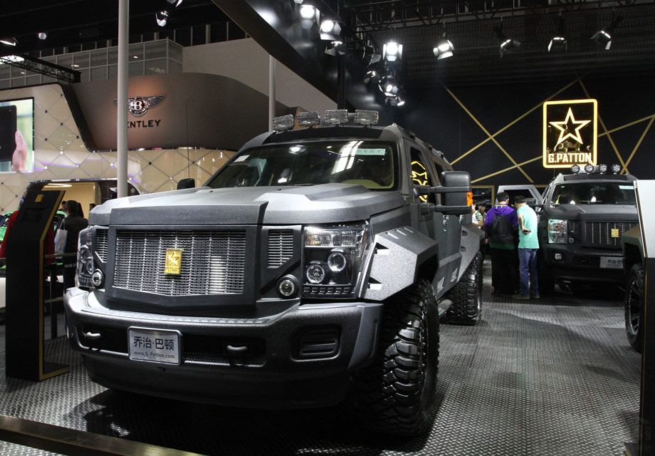 ���������װ�׳�һ���׳���������ߵ����ﶼ��������ס·�˵�Ŀ��