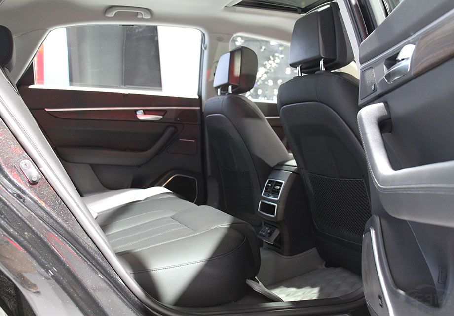 ����ĳ������Ժ����Ŀռ���ƣ�������A60�������ʵļݳ˿ռ䣬ʹ������ʤ�δ��������������;��