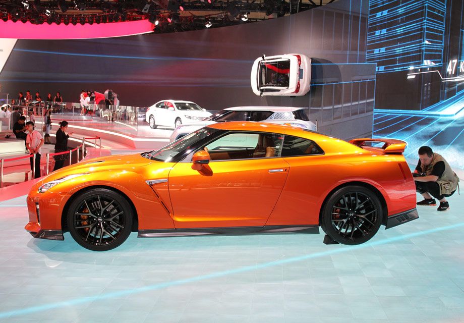 ��������һ̨3.8L V6˫������ѹ�������������600��������ֵŤ��652ţ�ף�ƥ��6��˫��ϱ����䡣