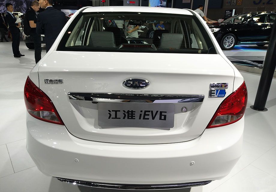 �����ߴ緽�棬����iEV6�ĳ�������ȻΪ4320/1710/1515mm�����Ϊ2490mm��