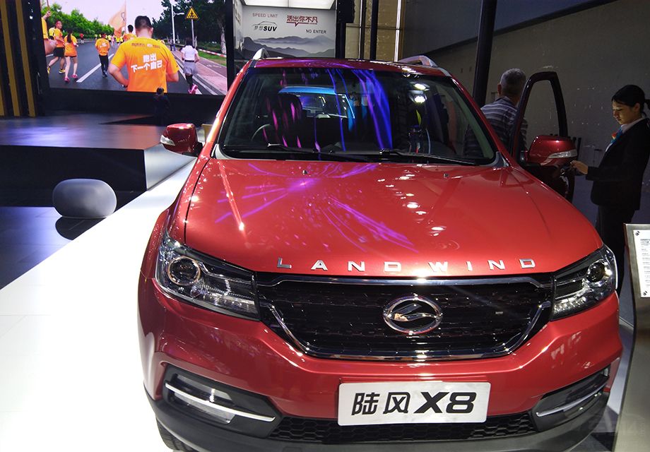 ½����Ϊһ��רҵ����ԽҰ���ĳ��̣�½��X8�ǳ���ʽ�ĳ����ṹ���������ٲ�������ЩԽҰ���ı�׼���õ�Ȼ�ز����١�