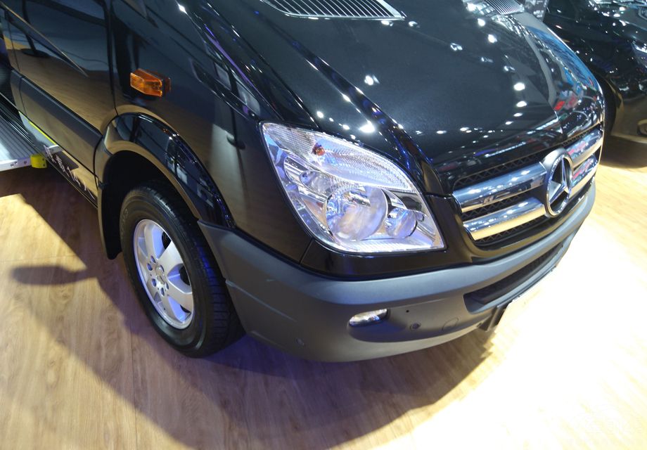 ��۷��棬�³����ڱ����ֿ����ؽ��д��죬��۷�������˼���ʽ˫�Ƹ�������դ�����������䱸�д�ߴ�LOGO��