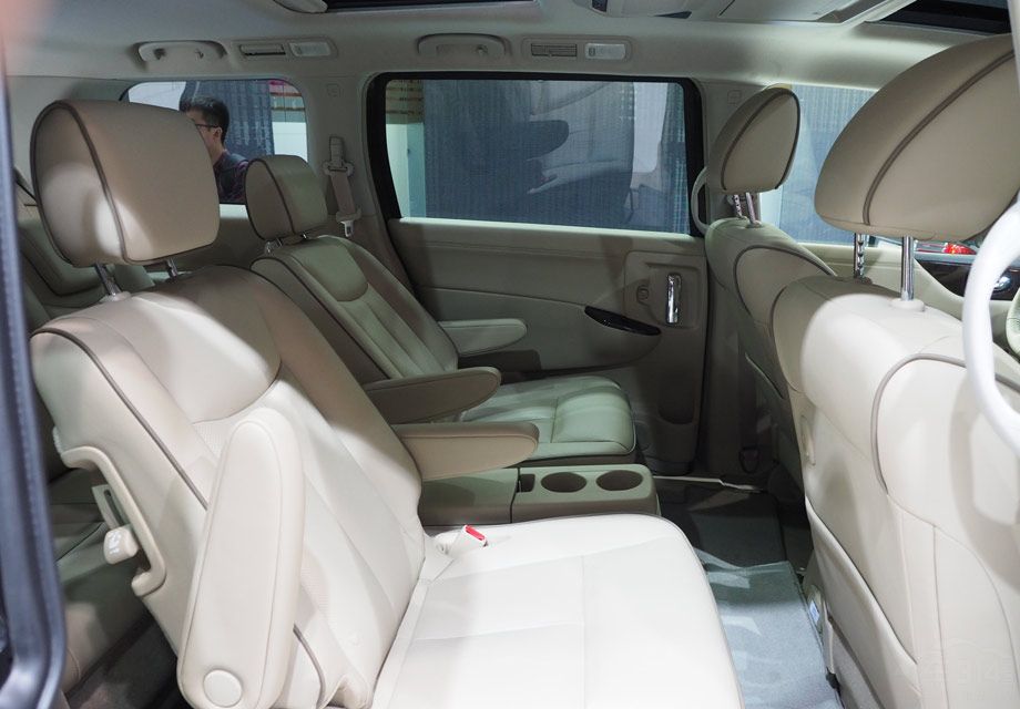 �ڶ����ϴ�����3.5L��VQϵ�з�����������������Ϊ277��������ֵŤ��Ϊ326N��m��ƥ�����CVT�����䡣