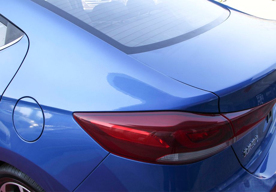 �춯�ĳ������ȺͿ�������С�����������߶��������ͣ�����ౣ�ֲ��䣬������2700mm��