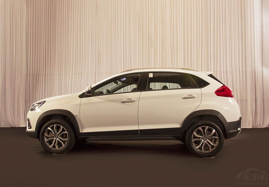 ��ɫ��Χ�²�����ɫװ�Σ�ʹ�ò�����Ӿ�Ч�����в�θУ����Ӿ��Ͻ����˳��������ġ�