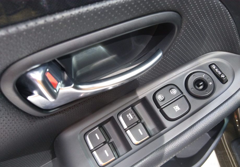 ȫϵ����2.0L��Ȼ������������ƥ��6������һ������䡣