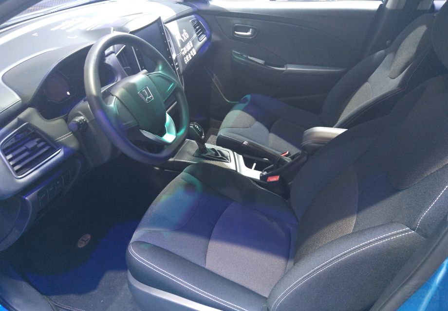 �������棬�³�������һ̨1.6L��Ȼ������������ƥ��5���ֶ��������һ̨CVT�����䡣