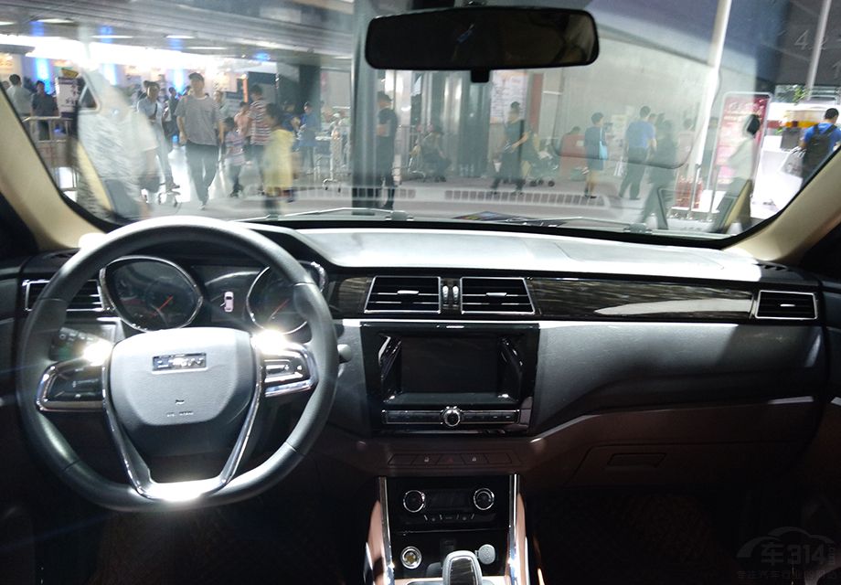 �����ĳ����߷ֱ�Ϊ4400/1760/1730mm�����2720mm����λ���ռ�SUV��