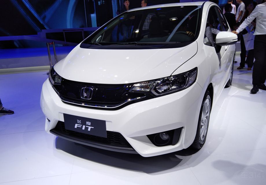 ���������Ϸɶ�һ���ϴ�����Բ������ͣ���������Ϭ����Ӳ�ʣ�����ı������˸������������ߵĹ�ע��ʱ�С��˶�������ǰһ���ĸо���