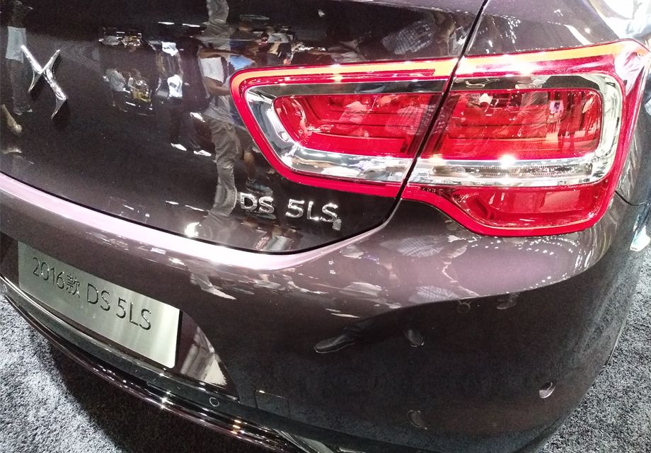 �Ǳ�����Ϣ�����׶����������͸��ţ���ͦ�Ϳ��ģ�ת�ٱ�û��ָ�룬ȫ����ɫҺ����������������Ӧһ�¡�