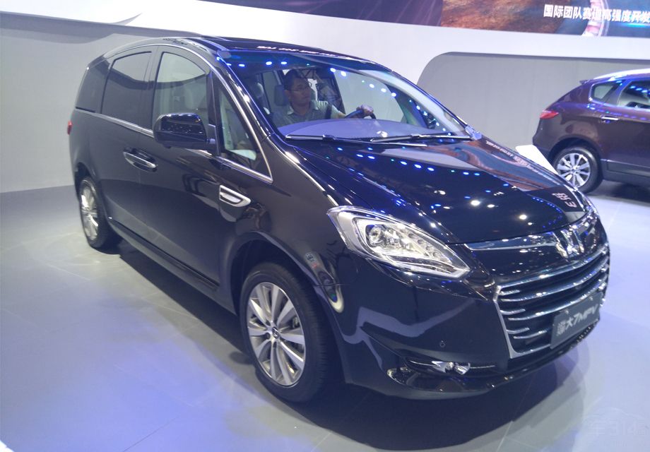 ���Ŀռ䲻С������2+2+3���β��֣��ڶ������ο��Զ������ڣ������Գ�ɫ��