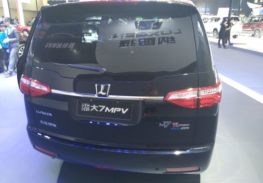 �¿����ǽݴ�7 MPV������ȫ�µļ���ʽǰ����ƣ�����Ͽ�ͣ��³���ǰ������դ�ͱ��ո�λ�þ�����������