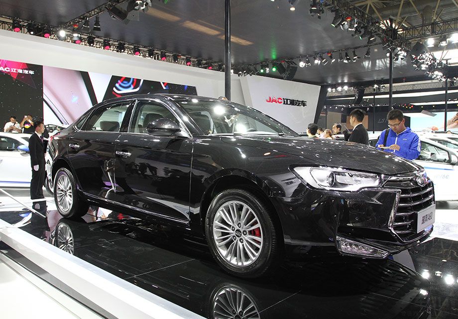 ���A60����۾�͸¶��Ũ���ɽկ��Ϣ��ֻ��ǰ���ӴֵĶƸ�װ�������µ�A6L�ļ��ӸУ����˿�Ц���ã�