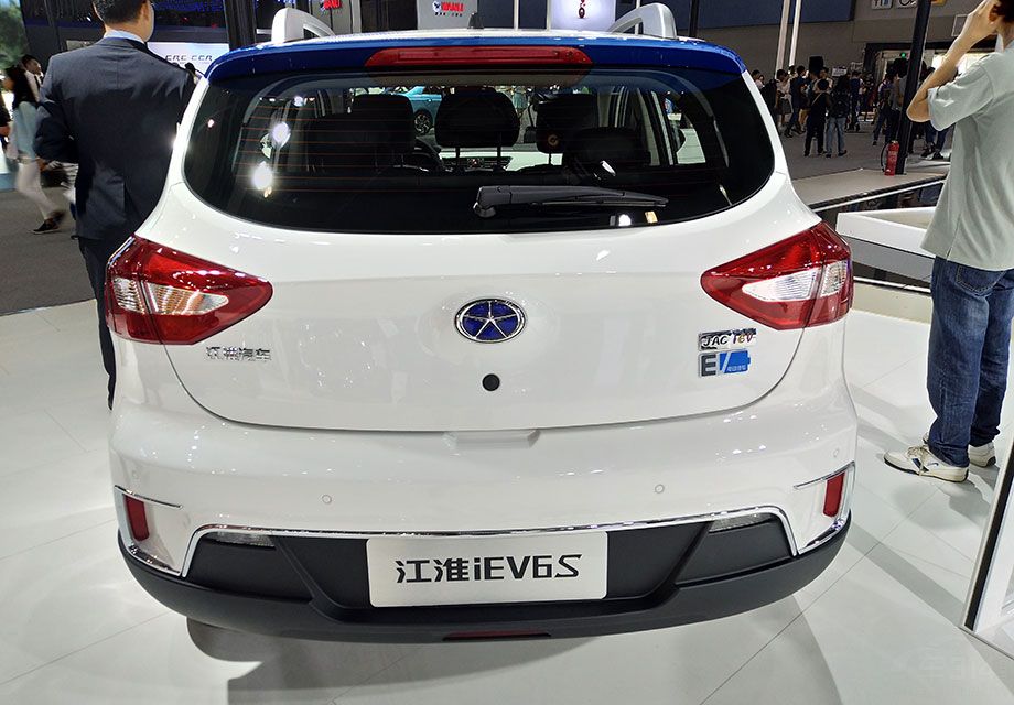 ����IEV6S�ǽ����ľ���֮������������ʦ������ɡ�����Լ�ࡢʱ�еķ��Ϊ���������ڶ���ɫ�����ļ�װ��ͻ�������Ļ����ԡ�