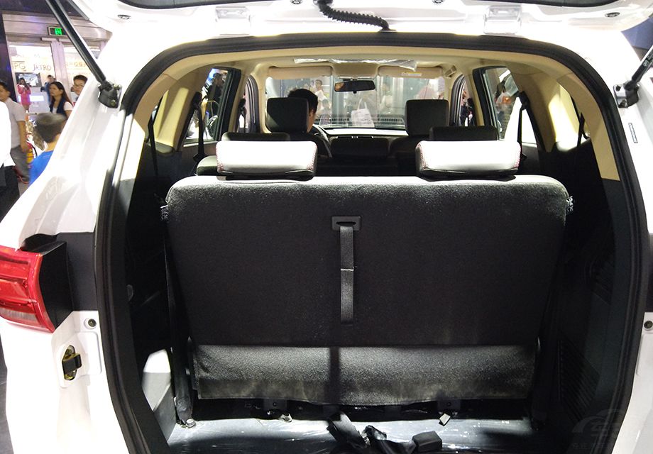 ���β�����2+3+2�Ĳ��֣��ڶ����������ξ��ɷ����������ŵĿռ䲻���ر�Ŀ�ԣ��