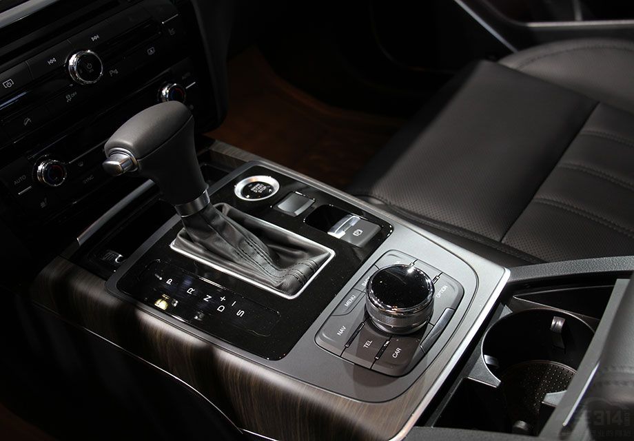 �������A60ȫϵ���صĶ���1.5T������ѹ��������ͬʱ�����˸���ֱ�缼����������������174��������ֵŤ��251ţ���ס��뷢����ƥ���һ��6��˫��ϱ����䣬ȫϵ��һ��ѡ��