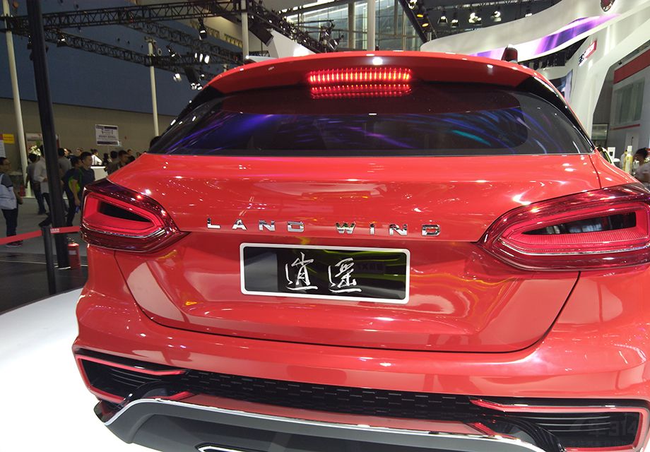 ½����ңδ�����䱸1.5T������ѹ����������֮ƥ����������԰����CVTģ��9�ٱ����䡣