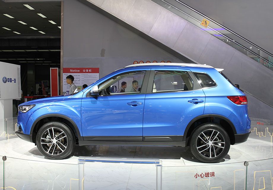 ����X40������ͬ��ɭ��R7�ĳ���������ӵ�г�����4310/1780/1680mm�ĳ����ߴ��2600mm����ࡣ