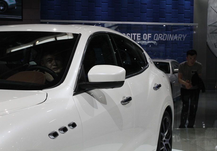 ���ν����Ghibli���Ԫ�أ��ṩ��5����ɫ����Ƥ�Լ�6�ֲ�ͬ���ʵ��ΰ��ѡ��