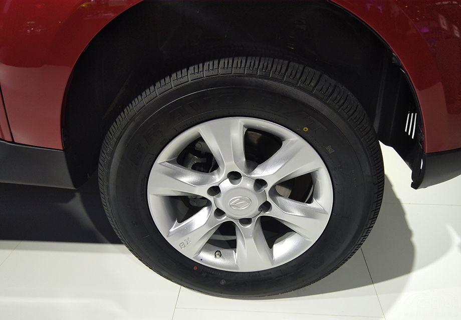 �������������С�LANDWIND�����������峵ͷ���ͽ�Ϊ��������䶨λ��