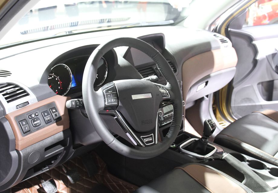 ���η��棬�ٰ����ڲ������˺�/��˫ɫ���䣬�п�̨�����˷½����ʸеĸ߹��ΰ塣ͬʱ���ó�װ����һ�������H6�߶����Ƶ�����ʽ�๦�ܷ����̡�