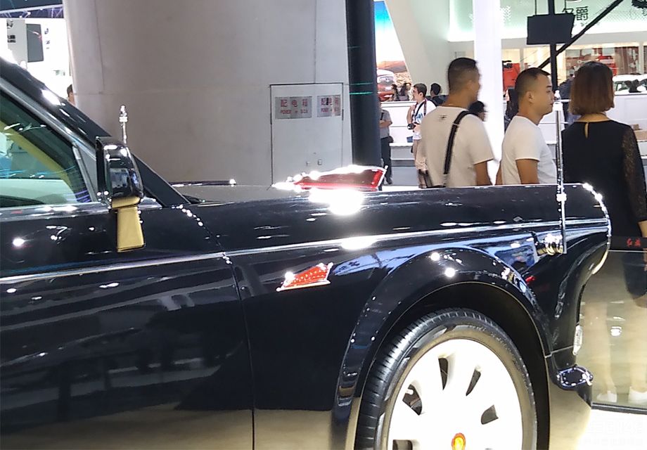 ���η��棬�����й��ŵ�Ԫ�ؽ�����ƣ������������ʦ�����ĸ������ϡ����ᡱȡ������ľװ�Σ��������ո���ȫ����СţƤ���а�����