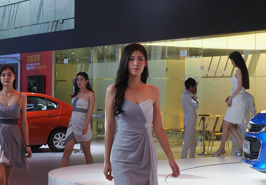 ��ʵ����ֻ�ǳ�չ��վ��һ�ŵĶ�����Ů��ģ��