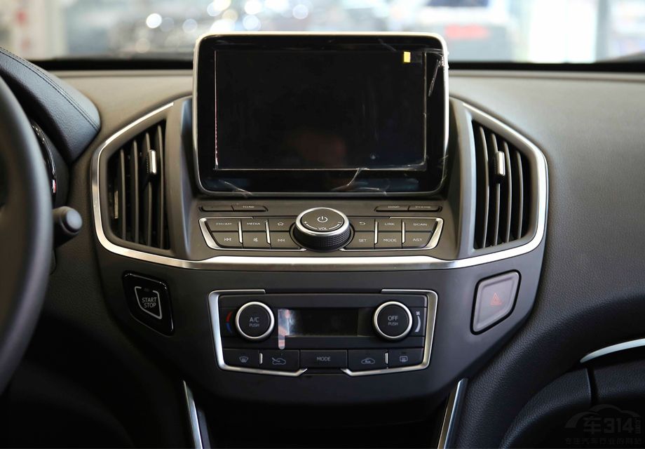 �³��ĸ��䳵���䱸������8Ӣ��Һ������һ�����������ã����õ�Windlinkϵͳ֧���밲׿�ֻ������ӡ������³��������õĲ�ͬ���䱸�˺��ſյ�����ڡ����ų���һ���������Լ��ṩ�����;�Ԯ��ҵ������������ܵȡ�