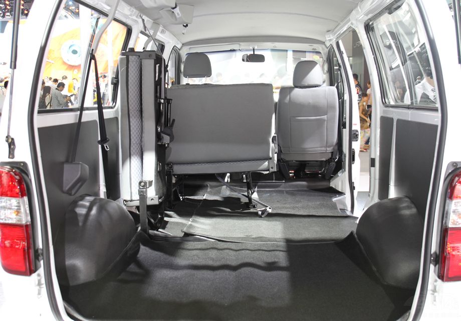 �𱭿��˲���ǰ˫���Ť�˵��ɶ������ܣ���ְ嵯�ɷǶ������ܽṹ��