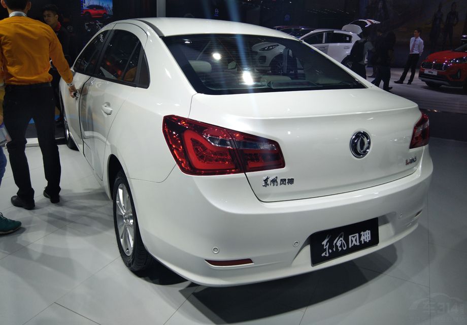 �³���β����ƿ������й��оأ�ͬʱ�������ߴ緽�棬����L60�ĳ����߷ֱ�Ϊ4712mm/1820mm/1540mm�����Ϊ2710mm��