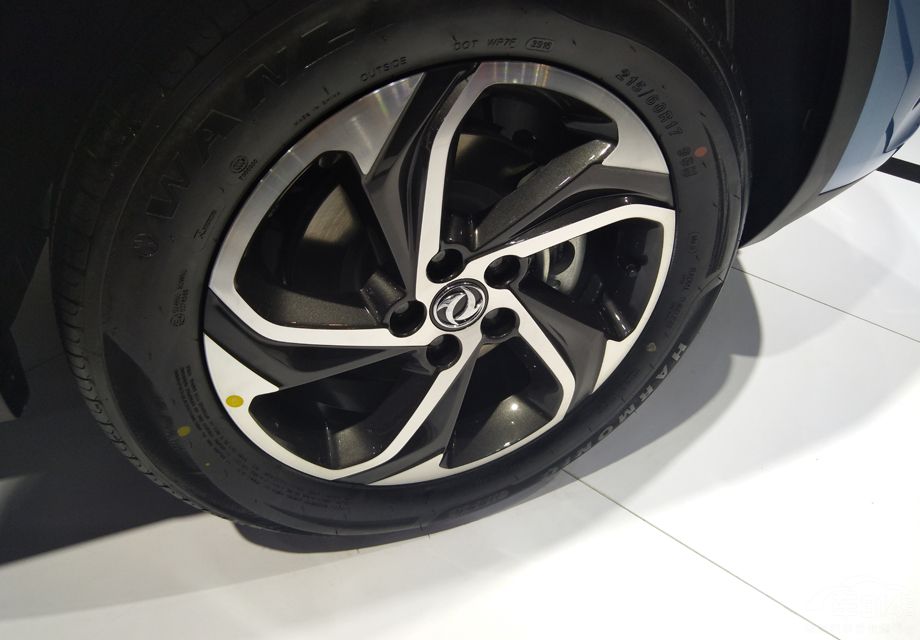 �³�Ϊ�������ṩ��������챣��ֱ���215/60 R17��215/55 R18��