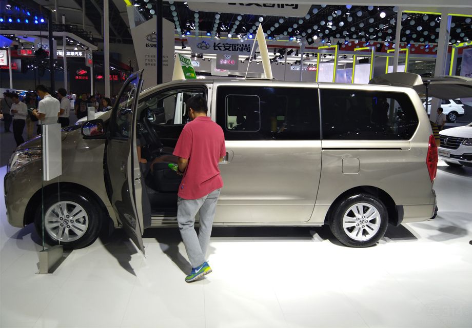 ���7��MPV��Ͳ���10��Ԫ���������÷ḻ���ռ���Լ۱Ƚϸߡ�