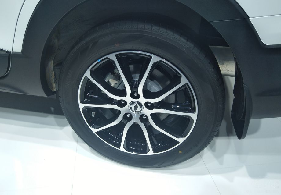 ��̥���Ϊ215/55 R17�������ʽʱ���л�����