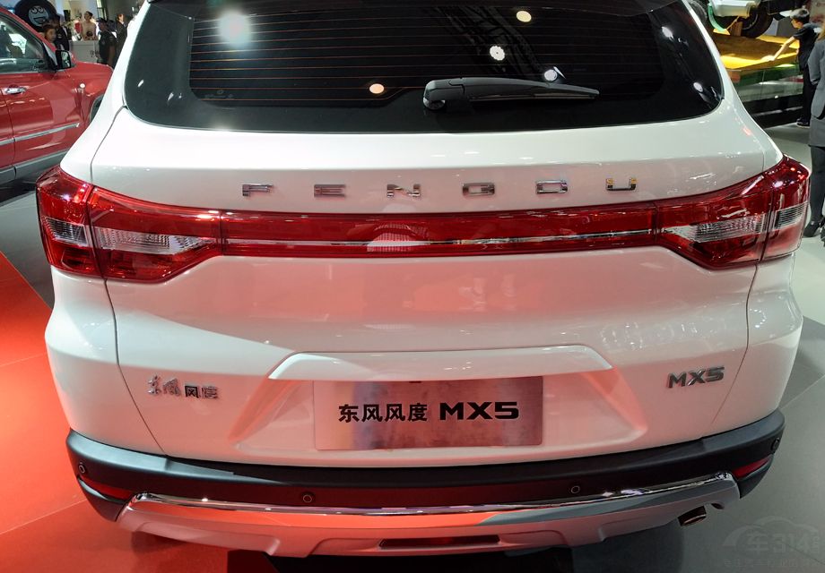 MX5��������ʱ�ж��У�һ��Ϭ��������ֱ���β�ƣ���β�ƺ�Ӧ͸��Щ����Ӳ�ʡ�