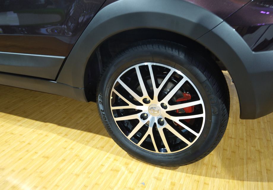 ����ϵͳ���棬����Q25������1.5L��Ȼ������������ƥ�����5���ֶ���4���Զ������䡣