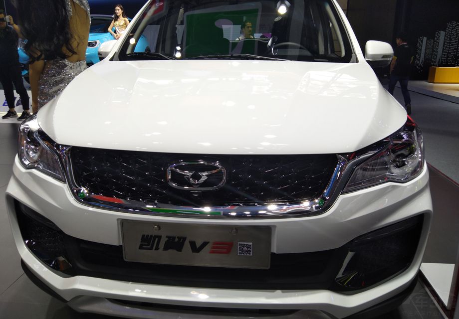 ����V3�ǿ�����X3�ɹ��Ƴ��󣬽�Ҫ��������һ������ǰ�����õ���ʽ��դ��ƣ����䱸�жƸ�װ�Σ�ʹ�俴��������ʱ�С�