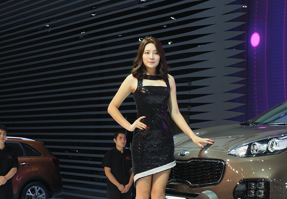 ��Ƥ����̫�׵�ʱ�򣬴�һ����ɫ��ȹҲ�ǲ�����ѡ��