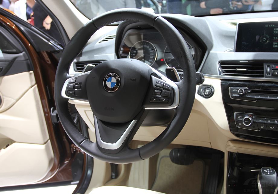 ��һ������X1����ʹ���Ƚ����Ӽ�������ǿ�������˶��Ժ�������,������̬�������ϵͳ��xDrive����ȫ������ϵͳ�ȡ�