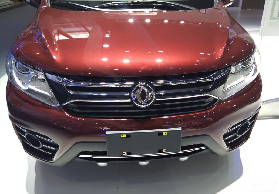 ����XV��λС��SUV��ǰ��������ȫ����ƵĽ�����դ���������˴����Ƹ�װ��