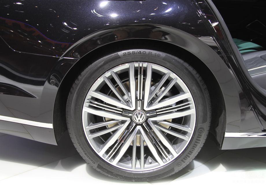 �԰��ṩ�˵�����EA888��2.0T ��3.0T���ֶ��������ǵ�����ʷֱ�Ϊ224������299���������Ť�طֱ�Ϊ350ţ���׺�440ţ���ס�