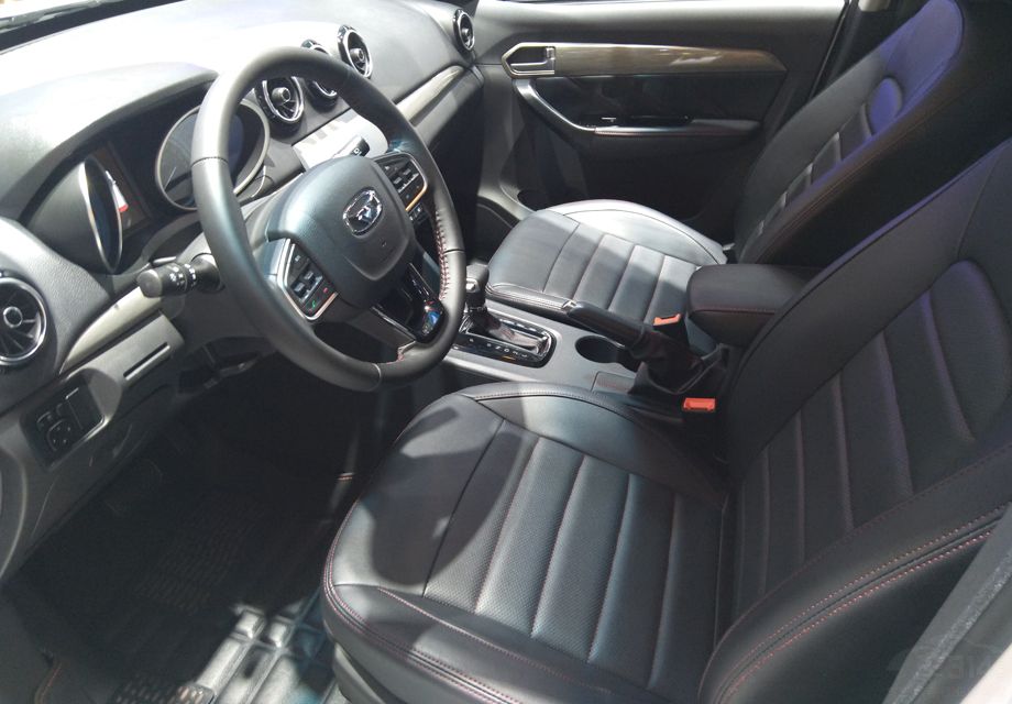 ����V3������������Լ��ʱ�У��п�̨�䱸��һ��10.1Ӣ��Һ����ʾ�����������˶��ֹ��ܣ��Ӷ������п�̨������������ơ�