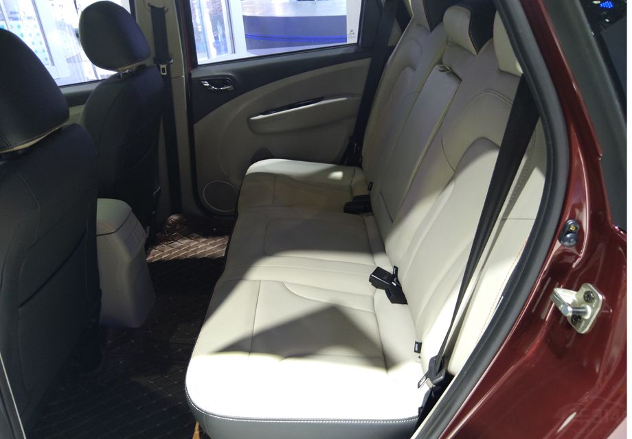 �������棬����XV����һ̨1.6L����4A92�������� �������90kW/6000rpm�����Ť��155Nm/4000rpm����֮ƥ�����һ̨CVT�޼�������